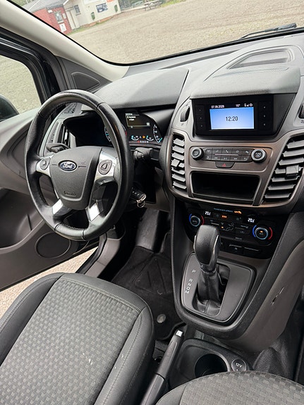 Ford Transit Connect 9 of 16