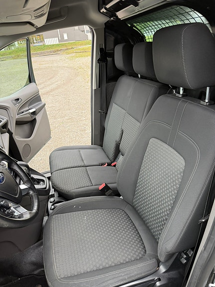 Ford Transit Connect 8 of 16