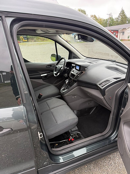 Ford Transit Connect 7 of 16