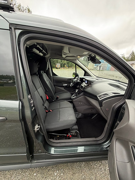 Ford Transit Connect 6 of 16