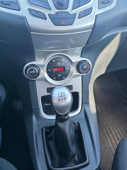 Ford Fiesta 13 of 16