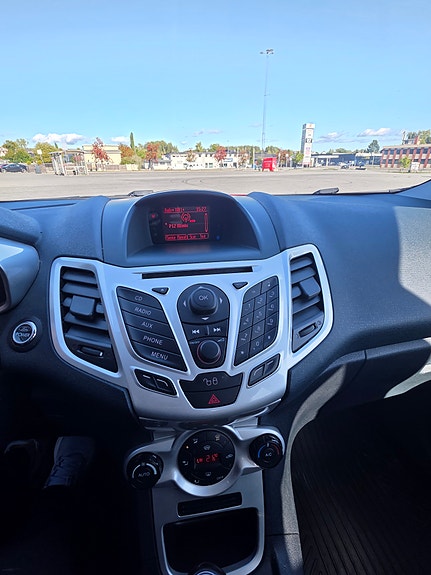 Ford Fiesta 10 of 16