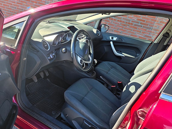 Ford Fiesta 8 of 16