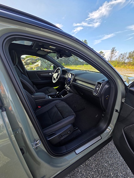 Volvo XC40 13 of 22
