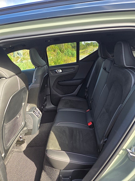 Volvo XC40 10 of 22