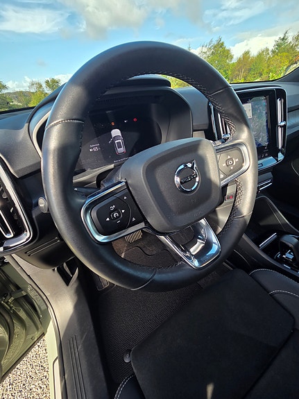 Volvo XC40 17 of 22