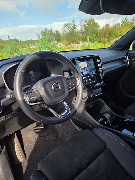 Volvo XC40 6 of 22