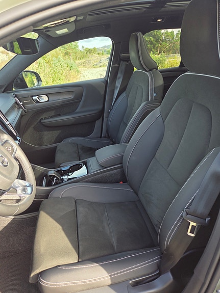 Volvo XC40 8 of 22