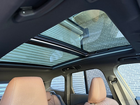 BMW iX1 7 of 16