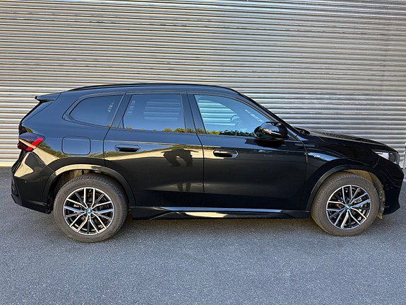BMW iX1 3 of 16