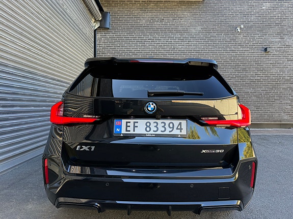 BMW iX1 4 of 16