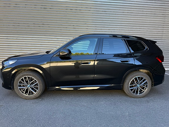 BMW iX1 2 of 16