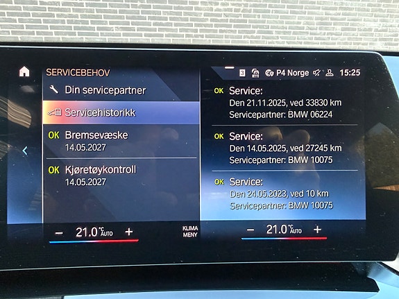 BMW iX1 8 of 16