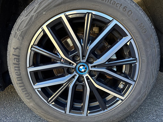 BMW iX1 10 of 16