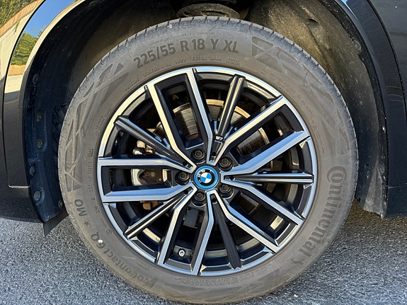 BMW iX1 9 of 16