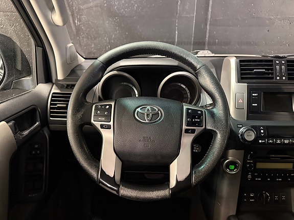 Toyota Land Cruiser 11 of 30