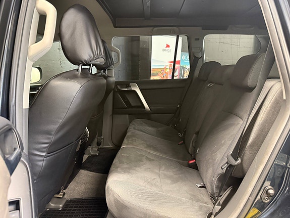 Toyota Land Cruiser 29 of 30