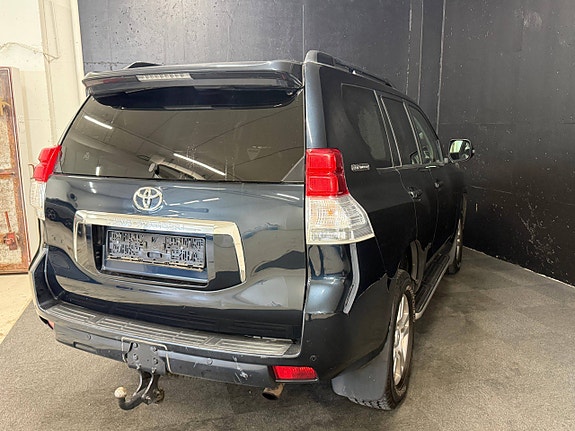 Toyota Land Cruiser 8 of 30