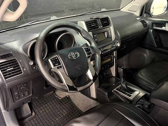Toyota Land Cruiser 9 of 30