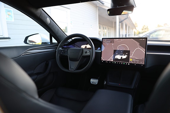 Tesla Model S 19 of 30
