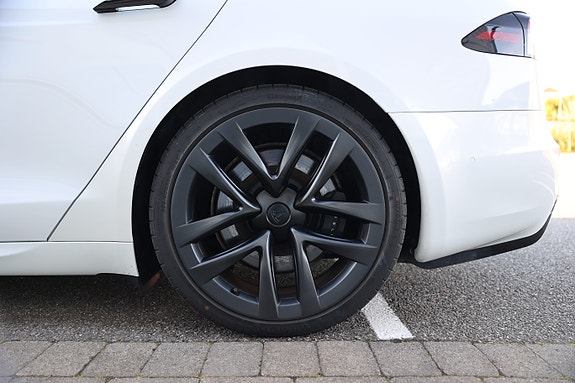 Tesla Model S 11 of 30