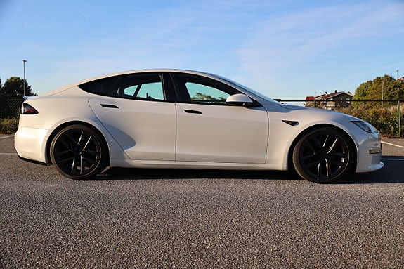 Tesla Model S 4 of 30