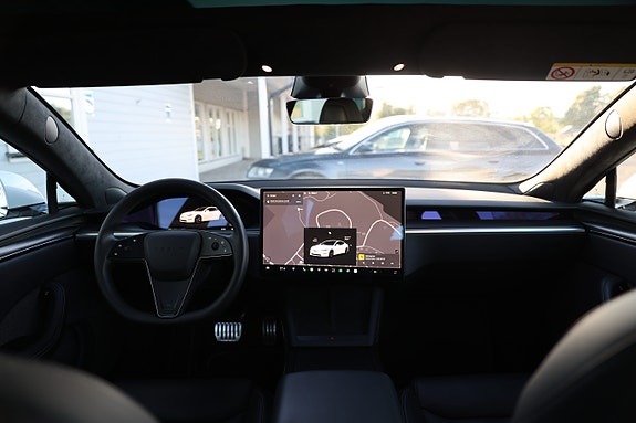 Tesla Model S 18 of 30
