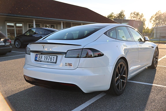 Tesla Model S 16 of 30