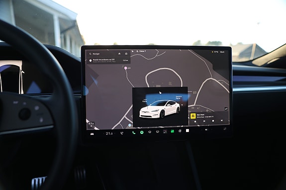 Tesla Model S 28 of 30