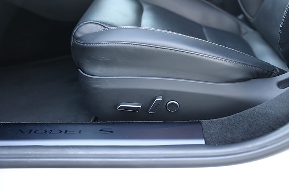 Tesla Model S 25 of 30