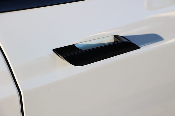 Tesla Model S 8 of 30