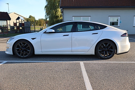 Tesla Model S 9 of 30