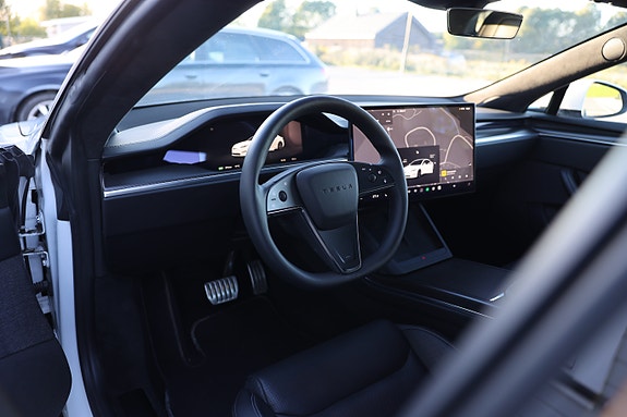 Tesla Model S 20 of 30