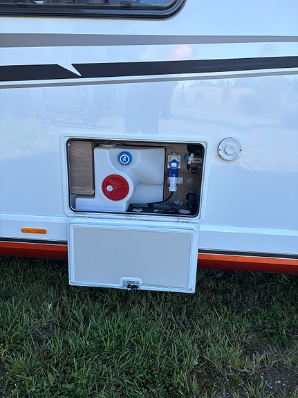 Knaus R12 LIVE 1 700 MEG 17 of 30