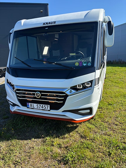 Knaus R12 LIVE 1 700 MEG 2 of 30