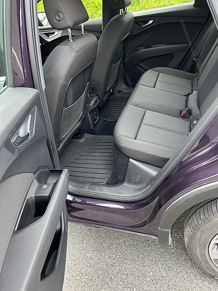 Audi Q4 e-tron 6 of 16