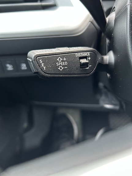 Audi Q4 e-tron 9 of 16