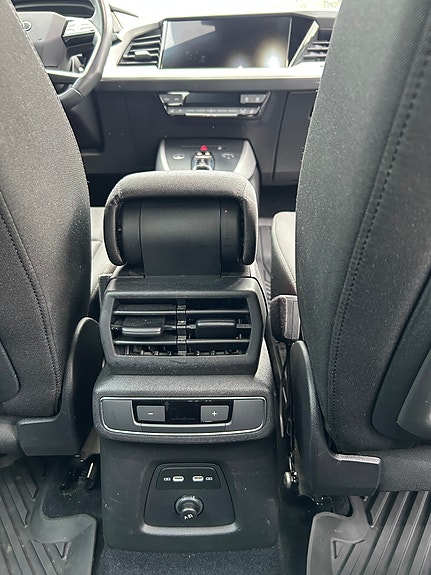 Audi Q4 e-tron 12 of 16