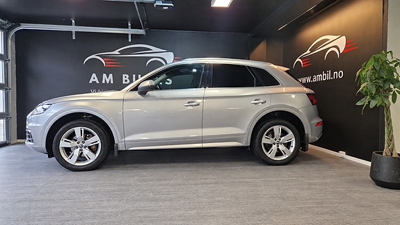Audi Q5 2 of 17