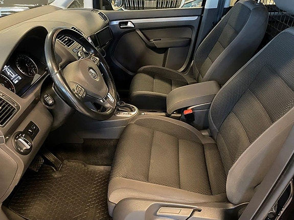 Volkswagen Touran 5 of 30