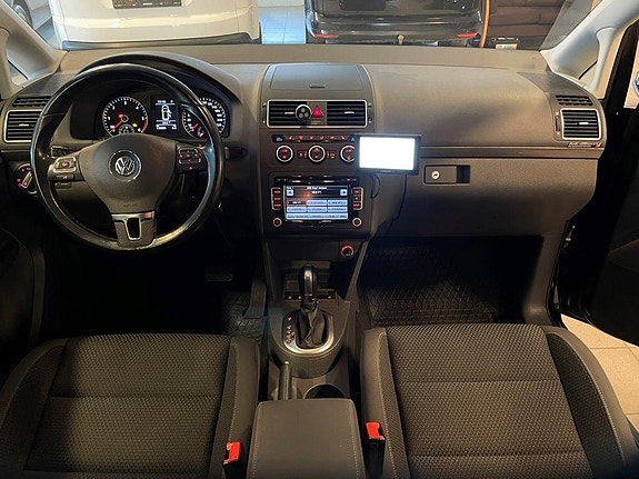 Volkswagen Touran 7 of 30