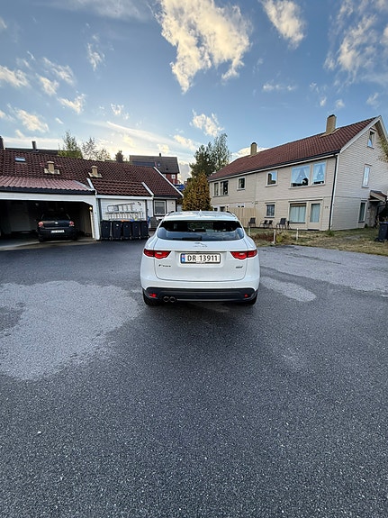 Jaguar F-PACE 23 of 25