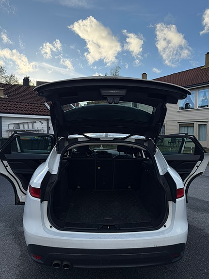 Jaguar F-PACE 10 of 25