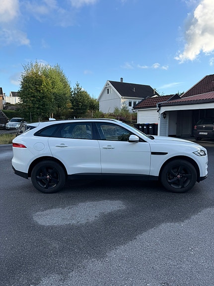 Jaguar F-PACE 19 of 25