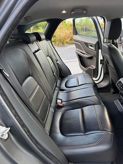 Jaguar F-PACE 15 of 25