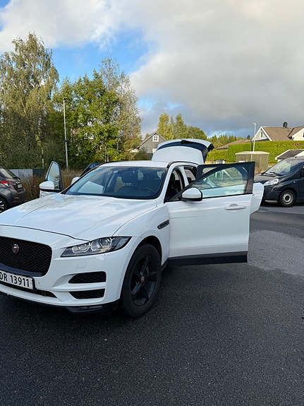 Jaguar F-PACE 3 of 25