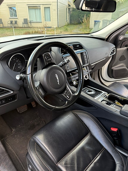 Jaguar F-PACE 5 of 25