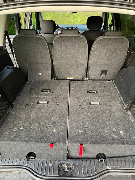 Ford S-MAX 8 of 9