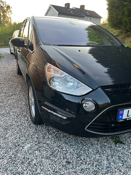 Ford S-MAX 3 of 9