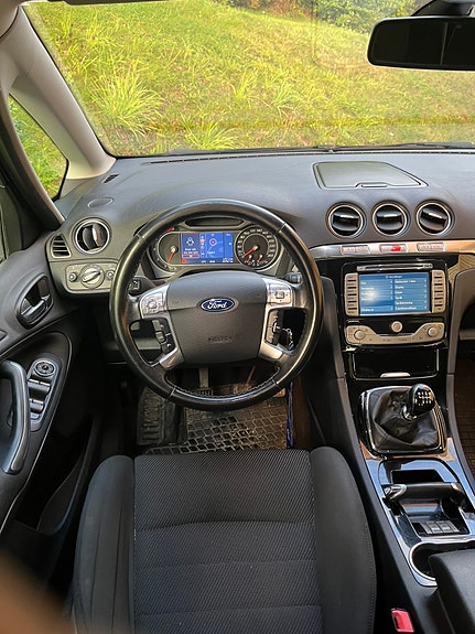 Ford S-MAX 6 of 9